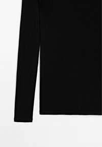 Black long-sleeve t-shirt with a round neckline, made from soft cotton, featuring a smooth texture and straightforward design.
