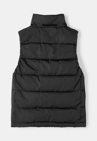Gilet imbottito nero con colletto alto, design trapuntato e senza maniche. Presenta cuciture orizzontali e una chiusura in velcro al collo.