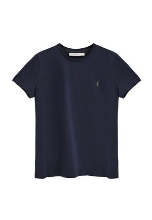 Marineblauwe katoenen T-shirt met een ronde halslijn, korte mouwen en een klein geborduurd logo op de linkerborst. Glad oppervlak.