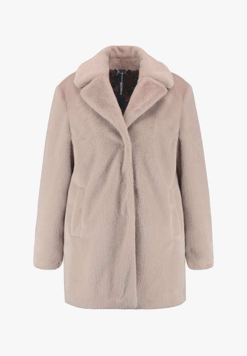 Abrigo de piel sintética color beige claro con cuello muesca, cierre de un solo botón y dos bolsillos laterales. Textura suave y silueta relajada.