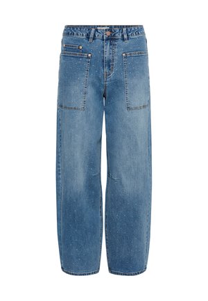 Vaaleansiniset farkut leveillä lahkeilla, joissa on kaksi etutaskua ja näkyvät ompelusaumat. Vyötäröllä on nappikiinnitys.