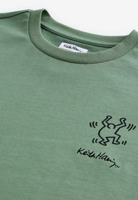 Next HOKUSAI THE GREAT WAVE LICENSE STANDARD - Marškinėliai su spaudiniu - green keith haring
