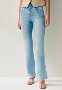 Next SUPER SOFT STANDARD - Jean bootcut - bleach blue