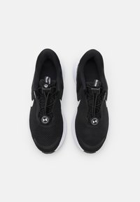 Nike Performance REVOLUTION 7 EASYON - Tenisice za cestovno trčanje - black/white
