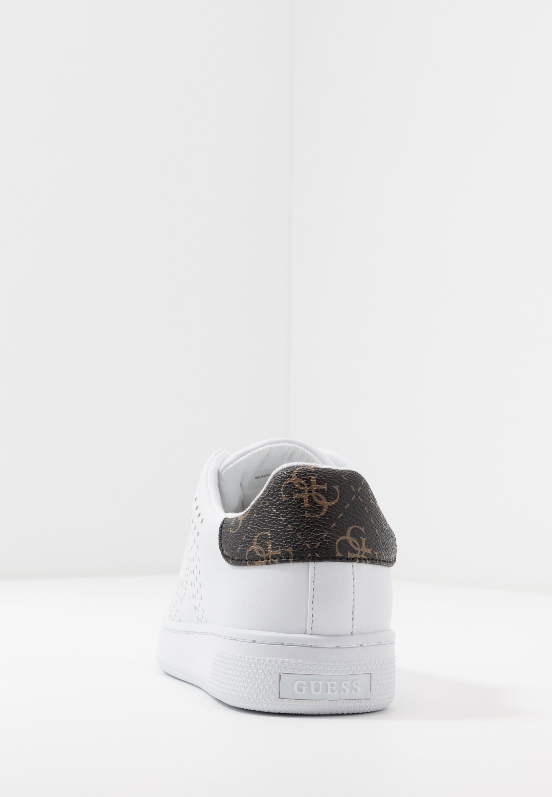 Guess RANVO Joggesko whitehvit Zalando.no Guess BANQ Joggesko bronzeblack Zalando.no