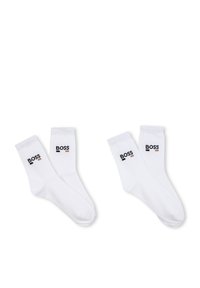 Calzini in cotone bianco misto con polsini a costine, caratterizzati da un logo "BOSS" nero e beige sul lato esterno. Design classico a lunghezza crew.