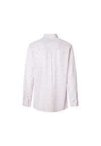 Camisa blanca de manga larga con rayas verticales rojas, con puños abotonados y un pliegue en la espalda. Presenta un cuello clásico y una silueta recta.