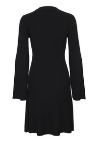 Svart ribbat stickat klänning med rund halsringning, långa ärmar och sidoklyftor; figurnära design framhäver midjan och vidgar sig vid fållen.