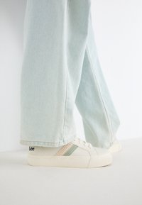 LAYLA WOMEN LOW - Tenisice - off white/seafoam