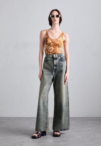 MIISTA BEVERLY SNAKE - Sandalen met plateauzool - hispania