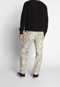 Weekday Sweter