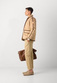 Scotch & Soda JACKET - Chaqueta de cuero sintético - tannin