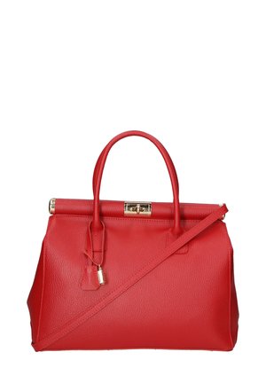 Sac à main en cuir rouge avec une forme structurée, deux poignées et une bandoulière réglable. Quincaillerie dorée et détails de texture subtils.