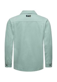 Lichtgroen langarmshirt met kraag, achterpand, knoopmanchetten en een label aan de hals. Gemaakt van een gladde stof.
