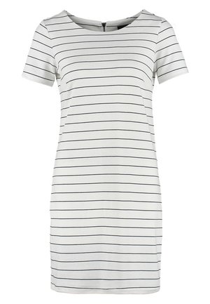 Robe blanche à manches courtes avec fines rayures horizontales noires et col rond, fermeture éclair au dos.
