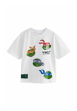 Weißes T-Shirt mit kurzen Ärmeln und vier Gesichtern der Teenage Mutant Ninja Turtles in roten, orangefarbenen, violetten und blauen Masken sowie dem aufgedruckten "TMNT"-Schriftzug.