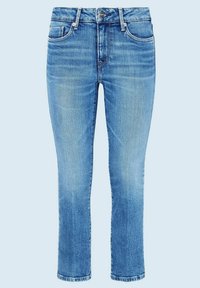 Jeans de denim azul claro con un diseño de pierna recta, cinco bolsillos y cremallera. Presentan un ligero desgastado y detalles de arrugas.