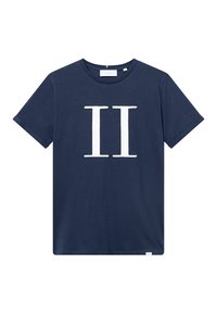 Camiseta de algodón azul marino de manga corta, con un gran "II" blanco impreso en el frente. Diseño simple, textura suave y cuello redondo.