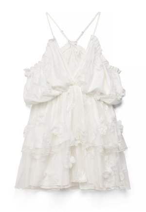 Witte mouwloze jurk met bloemenapplicaties, gelaagde ruches, een getailleerde taille en verstelbare dunne bandjes die kruisen aan de achterkant.