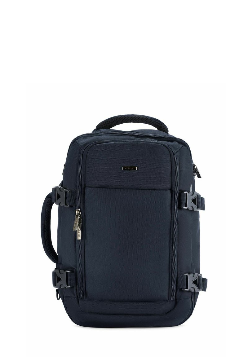 Granatowy plecak z materiału o konstrukcji, zamknięcia na zamek, regulowane ramiona i uchwyt u góry ułatwiający przenoszenie.