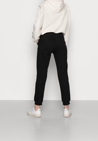 Calvin Klein Teplákové kalhoty - black