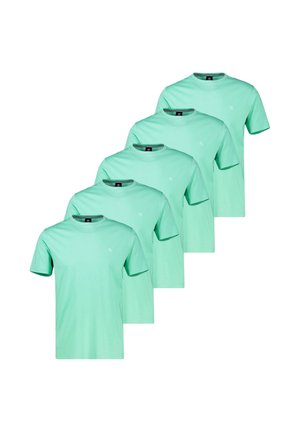 Fem identiske mintgrønne t-shirts med korte ærmer og rund hals, arrangeret i en trappestillet formation på en hvid baggrund.