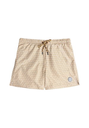 Bañador corto beige con patrón geométrico de cubos blancos, cintura elástica, cordón negro y beige, y parche redondo con logotipo de ancla en la pierna izquierda.