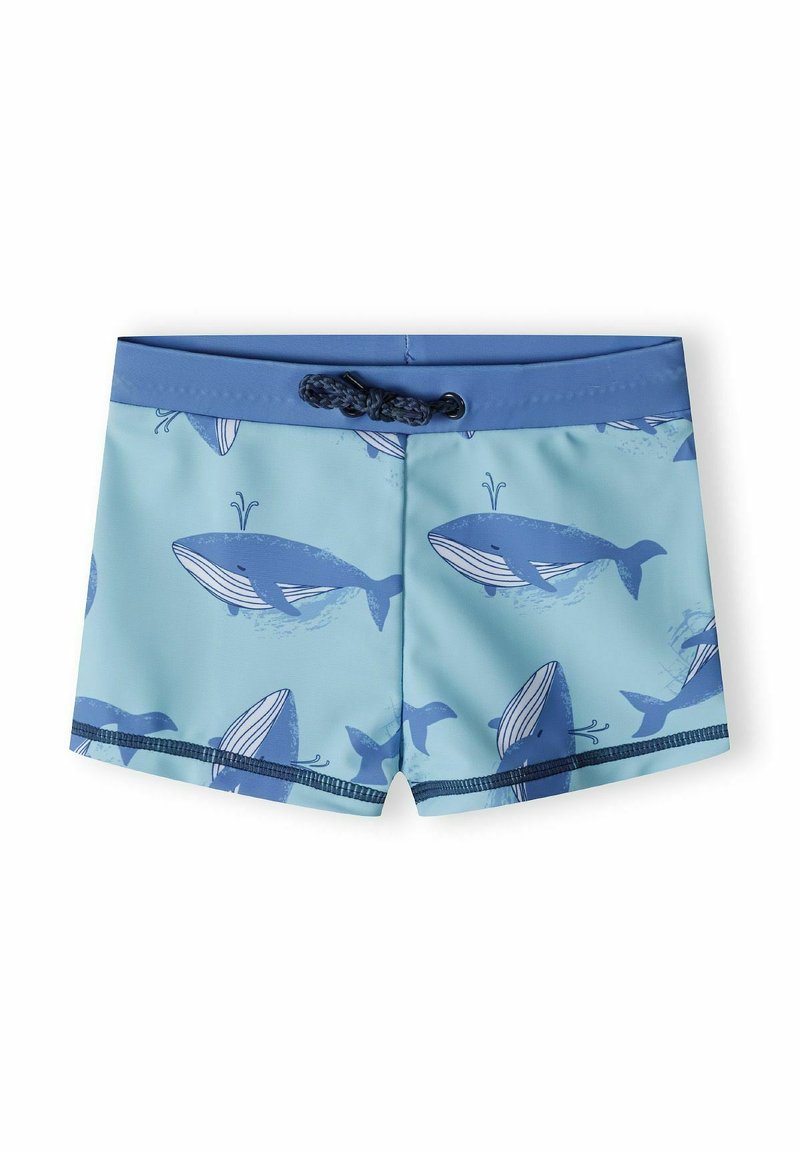 Shorts de bain bleus ornés d'un motif de baleine dans différentes nuances de bleu, avec une ceinture bleue unie et un cordon de serrage, fabriqués dans un matériau léger.