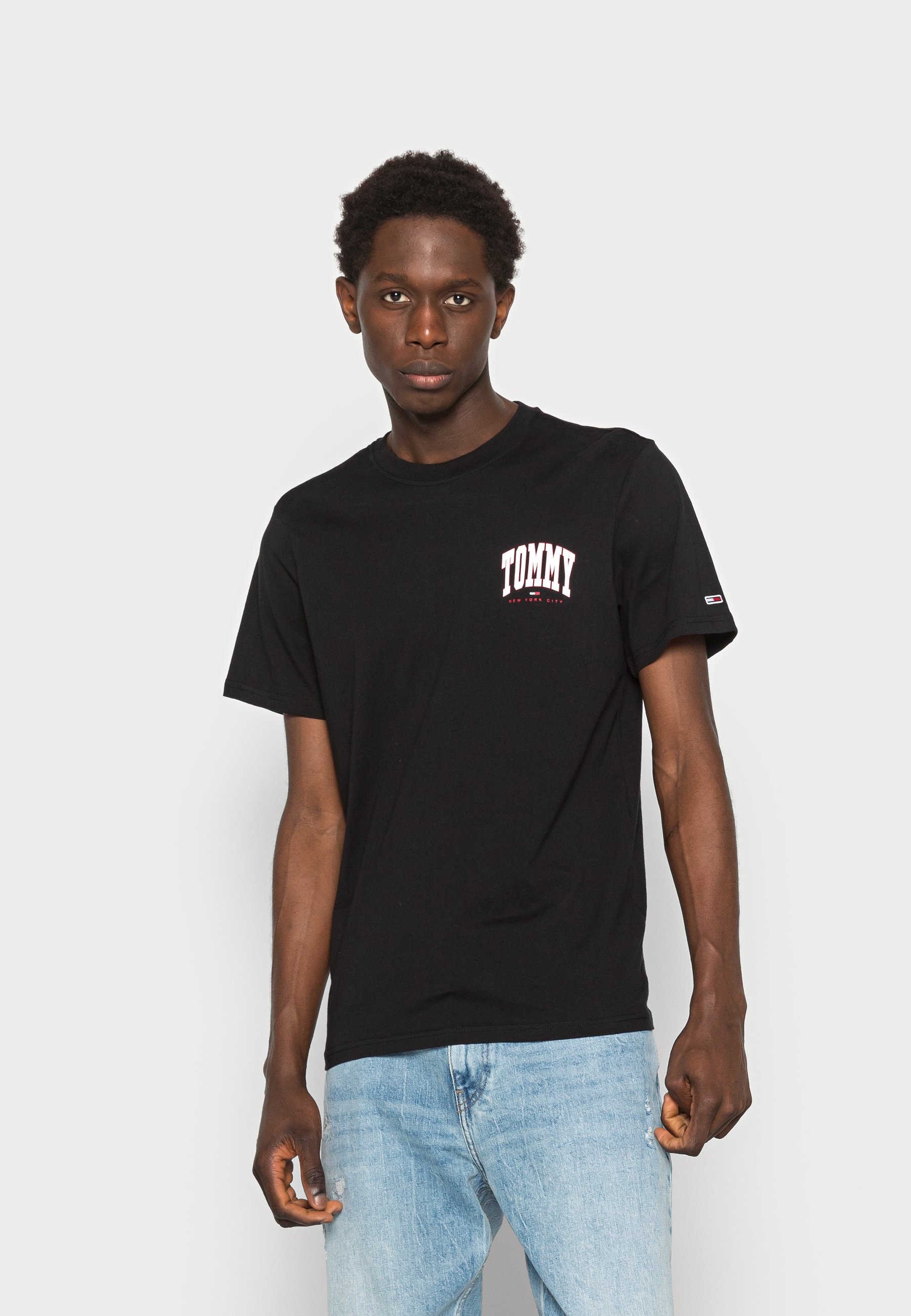 Tommy Jeans CHEST COLLEGE GRAPHIC TEE 