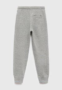 Světle šedé bavlněné tepláky s elastickým pasem, staženými kotníky a jednou zadní kapsou na pravé straně.