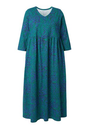 Lang V-hals kjole med trekvartærmer, med et blå og grønt abstrakt spiral mønster og en indsnævret talje.