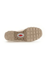 Lichtbeige sneakerzool met een gestructureerd rubberpatroon en een opvallend logo. Bevat diepe groeven voor grip en een gewatteerd ontwerp.