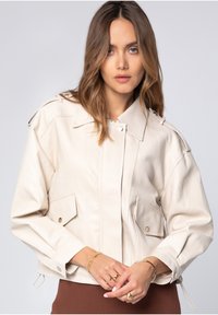 WITTCHEN Bunda z nepravej kože - cream