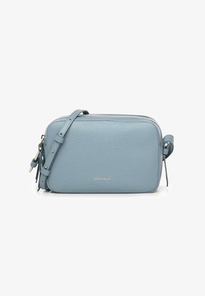 Lichtblauwe leren crossbodytas met een getextureerde afwerking, gouden hardware, ritssluiting en verstelbare band. Groot genoeg voor de belangrijkste benodigdheden.