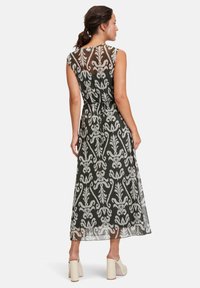 Cartoon OHNE ARM - Freizeitkleid - khaki cream