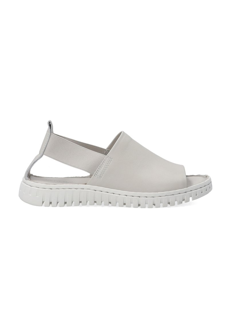 Světle šedé slip-on boty vyrobené z hladké kůže s elastickým zadním dílem, s bílou texturovanou gumovou podrážkou a otevřenou špičkou.