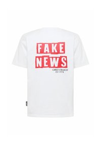 White cotton t-shirt with short sleeves, featuring a bold red graphic text "FAKE NEWS" on the back and "CARLO COLUCCI EST 1978" below.