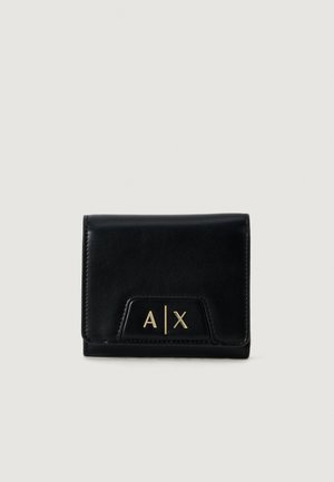 Cartera de piel negra con el logo dorado de A|X en la solapa frontal, compacta y rectangular, fotografiada sobre un fondo claro y plano.