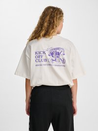 Hummel LOOSE WHISTLE - T-shirts print - blanc de blanc/royal purple