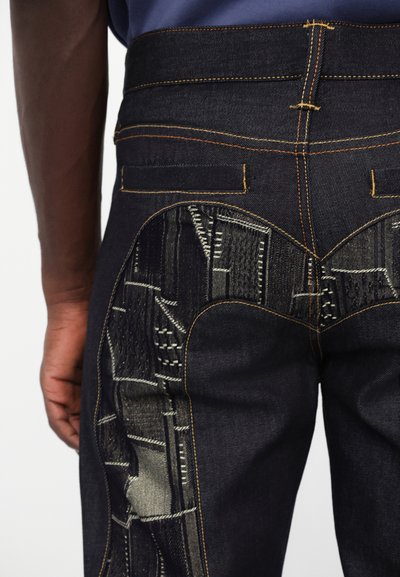 Evisu INSERTED DAICOCK JEANS - Vaqueros boyfriend - dark blue denim