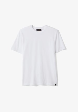 T-shirt bianca semplice a maniche corte con scollo rotondo, con una piccola etichetta nera sull'orlo inferiore e un'etichetta nera sul colletto con la scritta "PIOMBO".