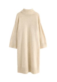 Beige strikket kjole med høj, ribbet krave, trekvartlange ærmer og ribbet kant. Blød tekstur med en let løs pasform.