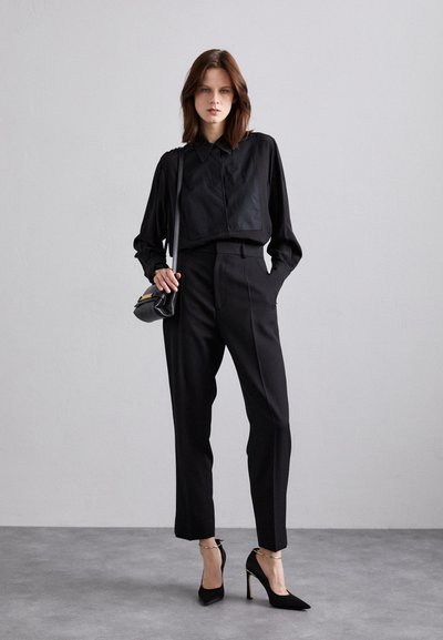 Victoria Beckham MINI CHAIN POUCH LONG STRAP - Sac bandoulière - black