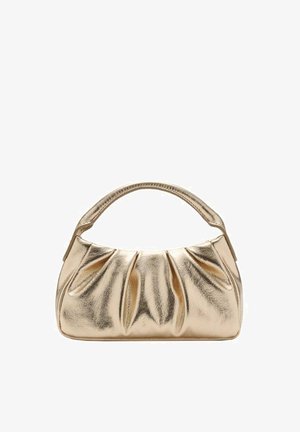 Bolso de mano metálico dorado con un diseño fruncido, asas cortas y textura suave. Forma redondeada con sutiles pliegues en la parte frontal.