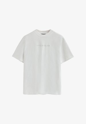 Biała bawełniana koszulka z krótkim rękawem, z haftem "POLO CLUB" w subtelnym jasnym kolorze na piersi. Prosty i klasyczny design.