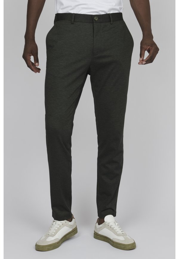 LIAM - Chino - forest night