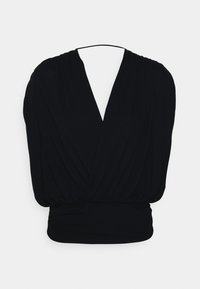 Blouse noire avec un décolleté en V profond, tissu drapé, manches amples et taille froncée. Texture lisse sans motifs visibles ni accessoires.