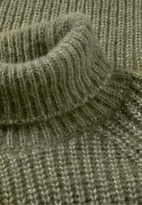 hessnatur Strickpullover - moos