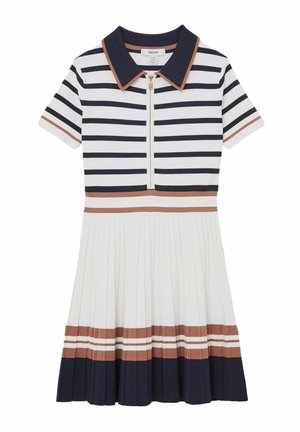 Robe polo rayée avec fermeture éclair sur le devant, présentant des rayures bleu marine, blanches et rouille. Jupe plissée avec des couleurs contrastantes à l'ourlet.