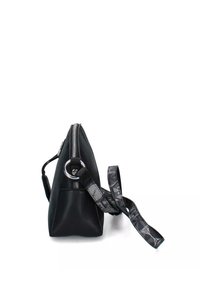 Borsa nera in pelle con forma triangolare, zip argentata e una tracolla grigia a motivo. La vista laterale mostra il hardware a cerchio e un design minimalista.